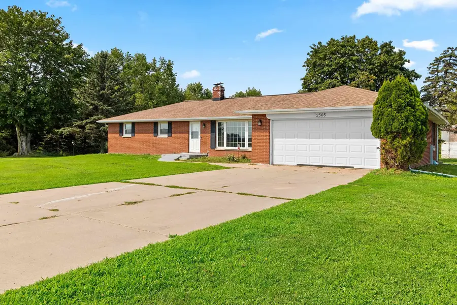 2565 S Pine Tree Road, De Pere, WI 54115-9028 - #2