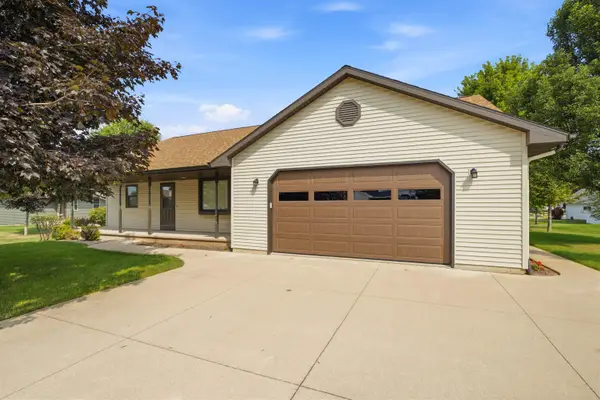 1405 Pinewood Court, NEW LONDON, WI 54961