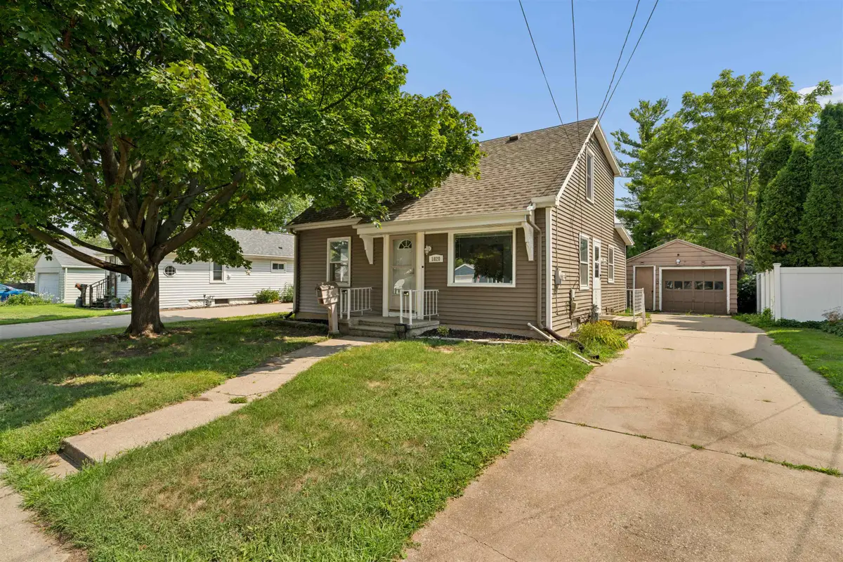 1820 Alaska Street, Oshkosh, WI 54902 - #1