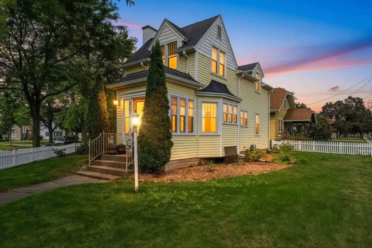 1312 W Packard Street, Appleton, WI 54914 - #1