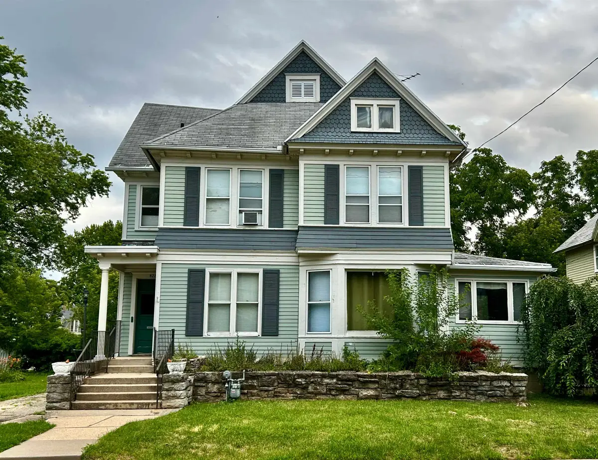 528 Mt Vernon Street, Oshkosh, WI 54901 - #1