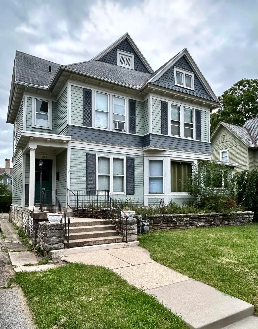 528 Mt Vernon Street, Oshkosh, WI 54901 - #2