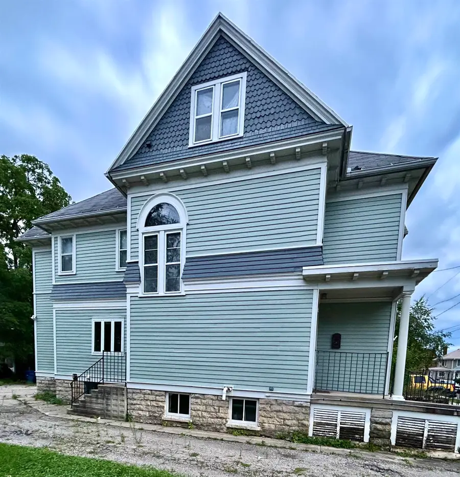 528 Mt Vernon Street, Oshkosh, WI 54901 - #3
