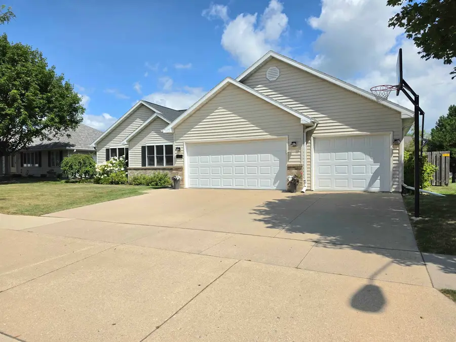 3226 E Greenleaf Drive, Appleton, WI 54913 - #2