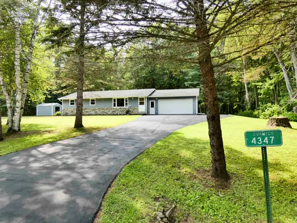 4347 Sandy Lane, SUAMICO, WI 54173