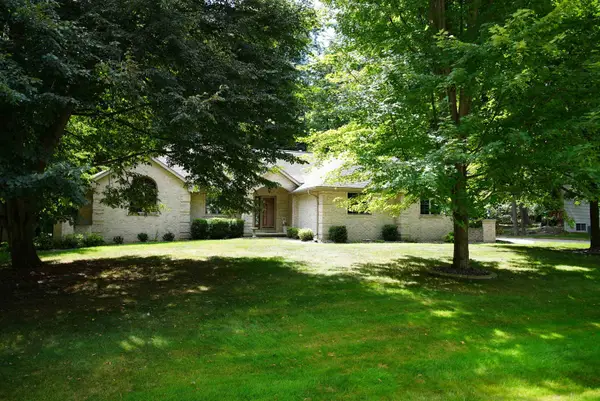 2077 Cormorant Lane, SUAMICO, WI 54313-4017