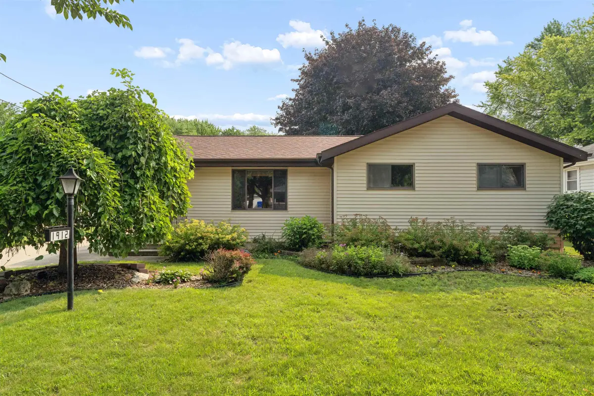 1912 S Walden Avenue, Appleton, WI 54915 - #1