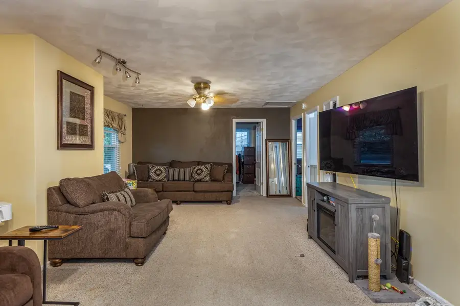 1049 Gillingham Road, Neenah, WI 54956 - #3
