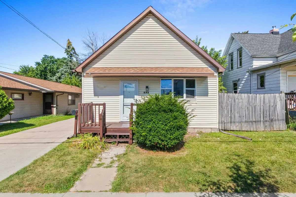 828 S Chestnut Avenue, Green Bay, WI 54304 - #1