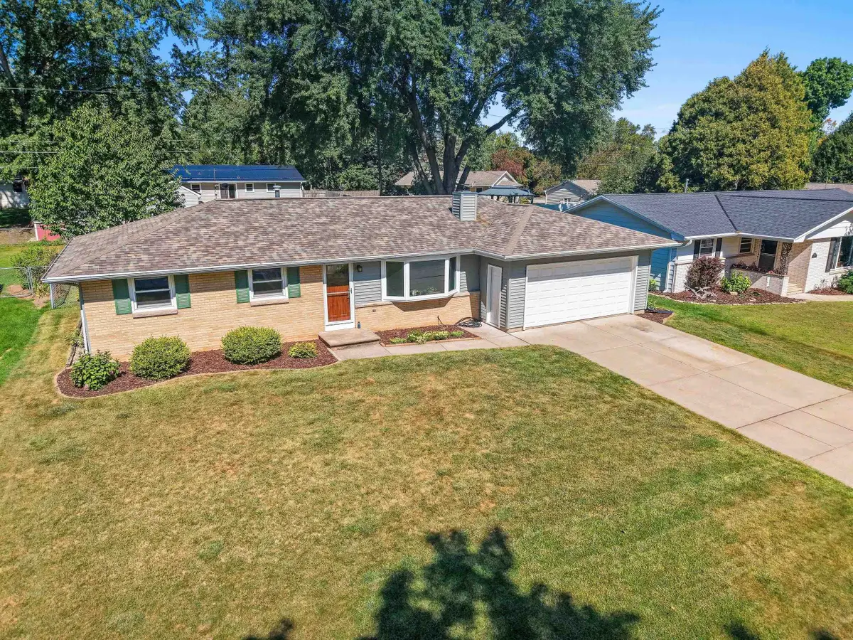 1016 Chantel Street, Green Bay, WI 54304-2012 - #1