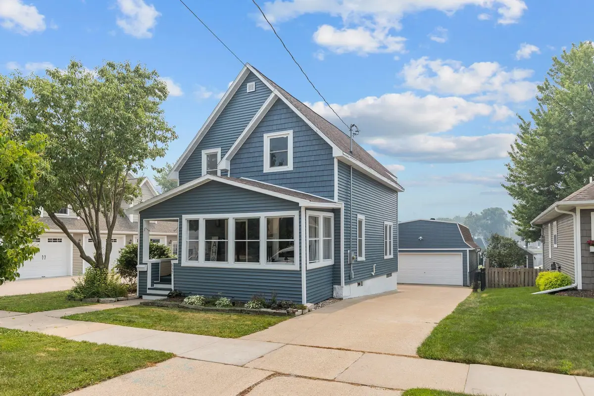 537 Broad Street, Menasha, WI 54952-3121 - #1