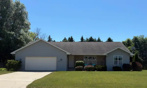 1927 Cross Creek Circle, DE PERE, WI 54115-7424