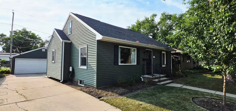 919 N Sharon Street, Appleton, WI 54914 - #3