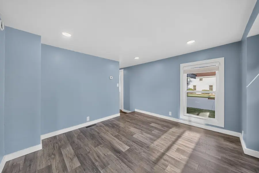 400 W 7th Avenue, Oshkosh, WI 54902 - #3