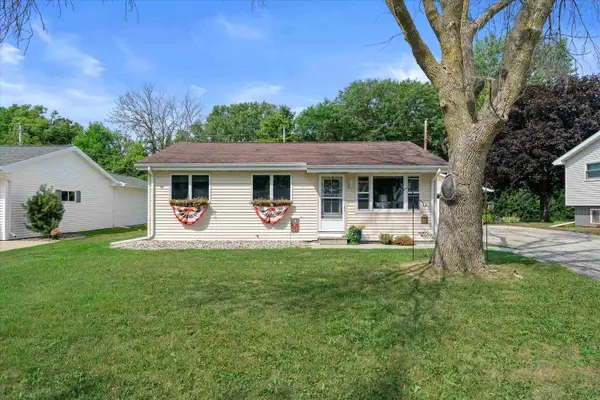 1008 Meadowview Drive, MENASHA, WI 54952