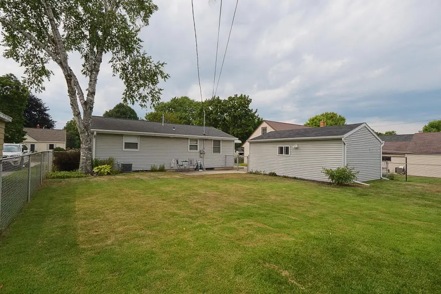 825 Stony Brook Lane, Green Bay, WI 54304-2127 - #2