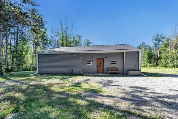 3841 Sampson Road, LITTLE SUAMICO, WI 54141-9204