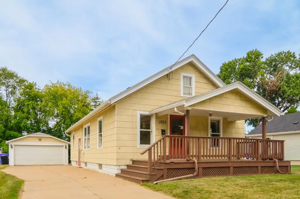 1323 N Kenilworth Avenue, Appleton, WI 54911 - #1