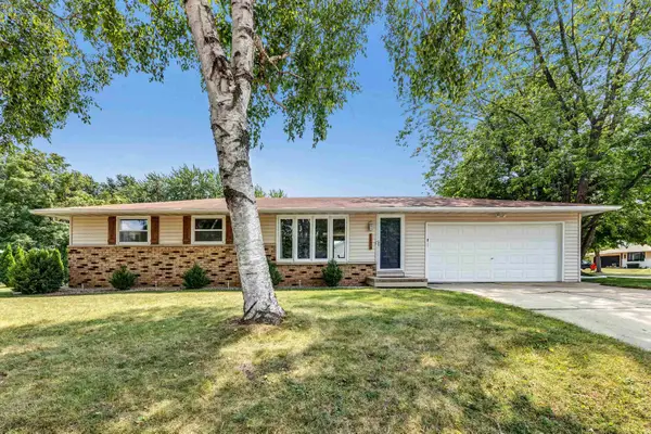 1125 Stine Way, DE PERE, WI 54115