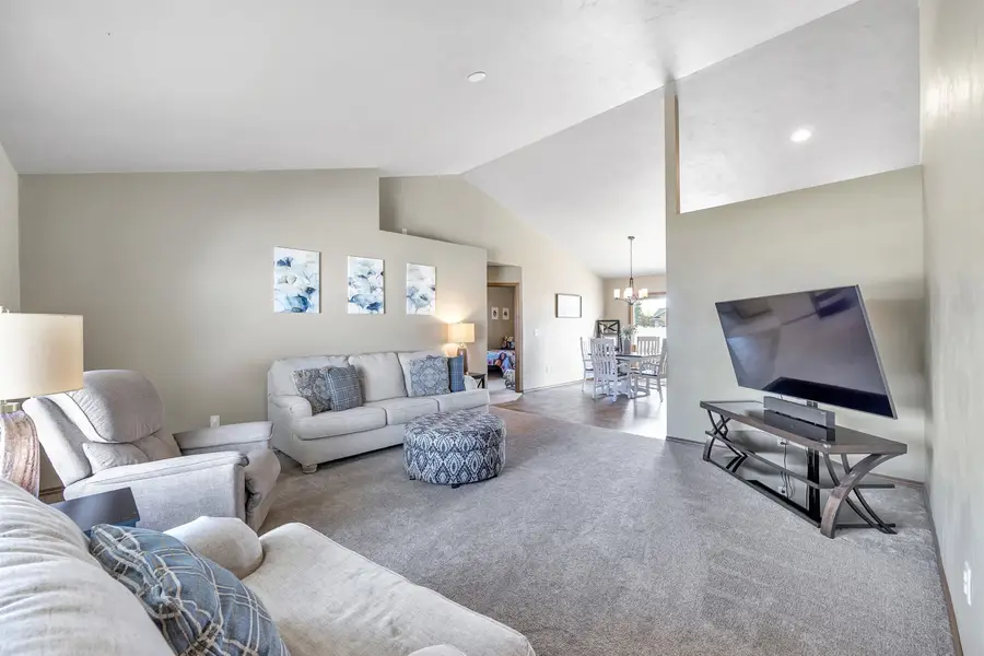 854 Roth Road, De Pere, WI 54115-7112 - #2