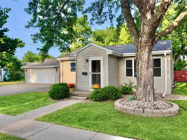 564 Oak Street, NEENAH, WI 54956