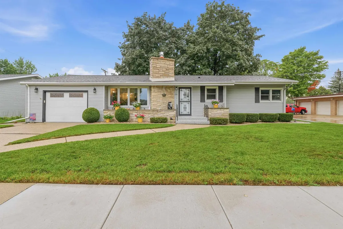 256 S Peters Avenue, Fond Du Lac, WI 54935-3817 - #1