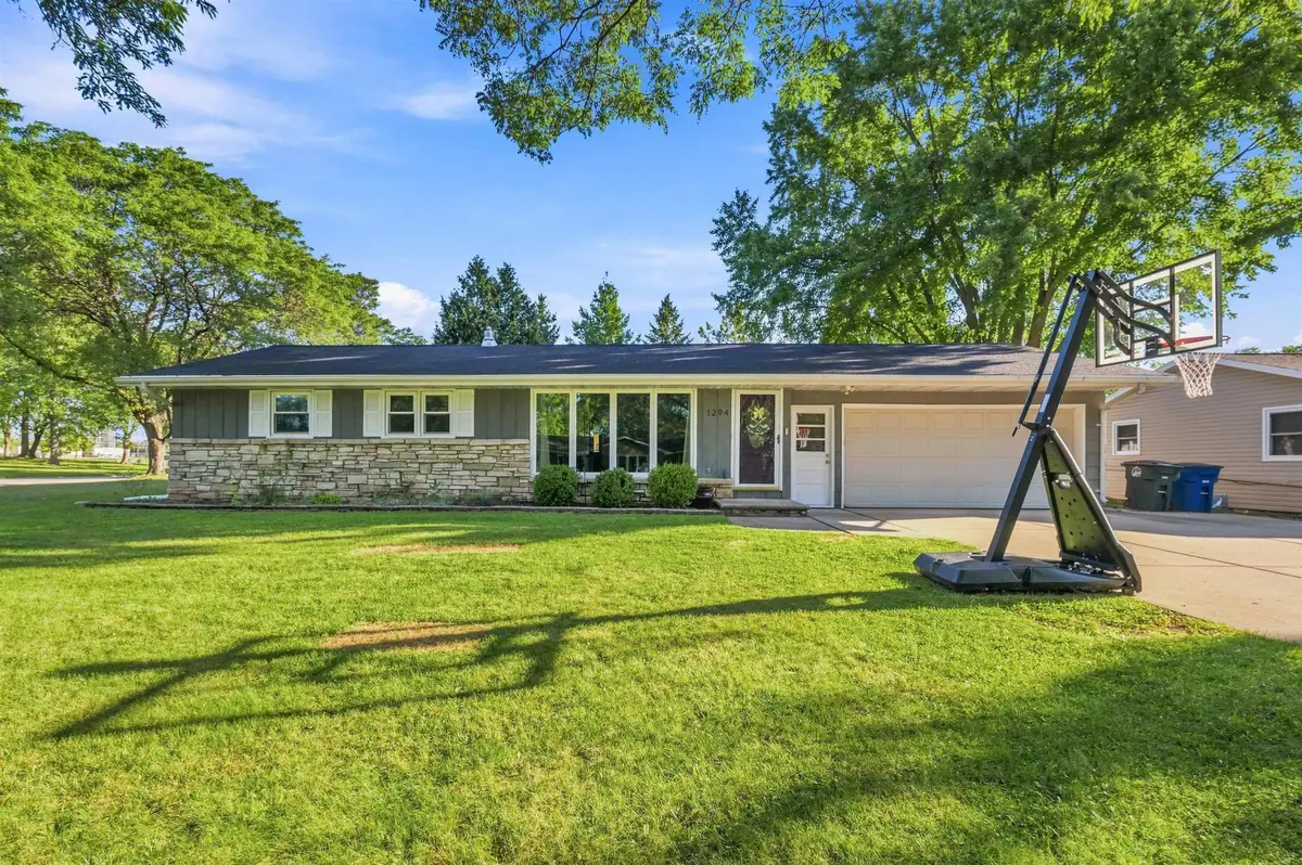 1294 Apache Avenue, Green Bay, WI 54313-5849 - #1