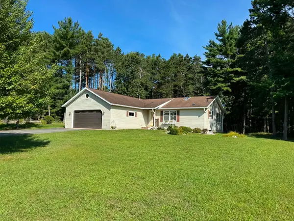 E846 Arrowhead Drive, WAUPACA, WI 54981