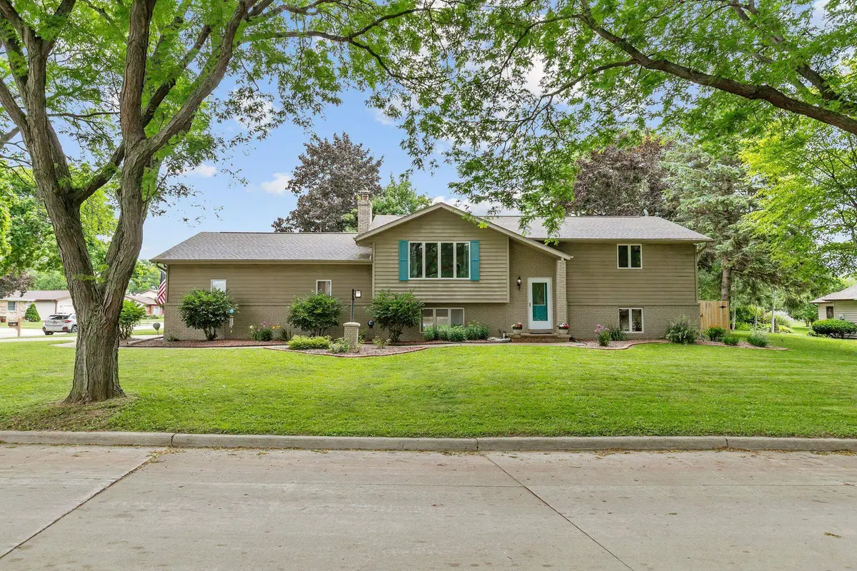 1400 S Chickadee Lane, Appleton, WI 54915-4066 - #1