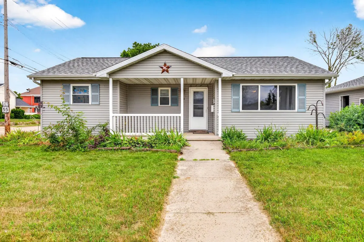 416 Desnoyer Street, Kaukauna, WI 54130 - #1