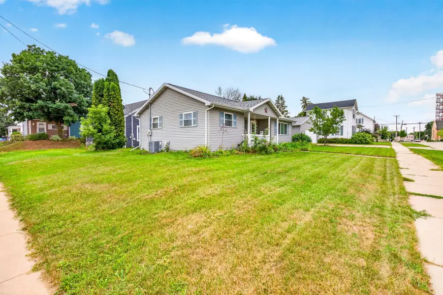 416 Desnoyer Street, Kaukauna, WI 54130 - #2