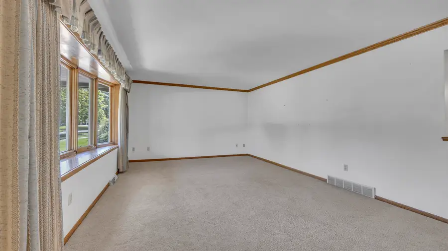 542 Wakefield Avenue, Fond Du Lac, WI 54935 - #3