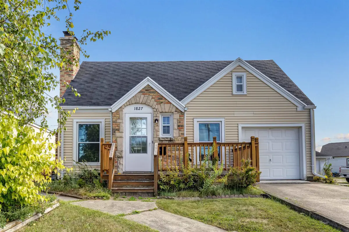 1827 W Wisconsin Avenue, Appleton, WI 54914 - #1