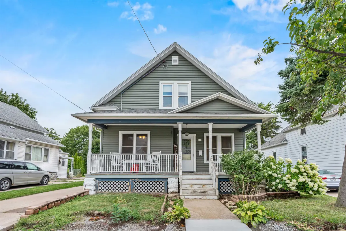 246 W 16th Avenue, Oshkosh, WI 54902-6906 - #1