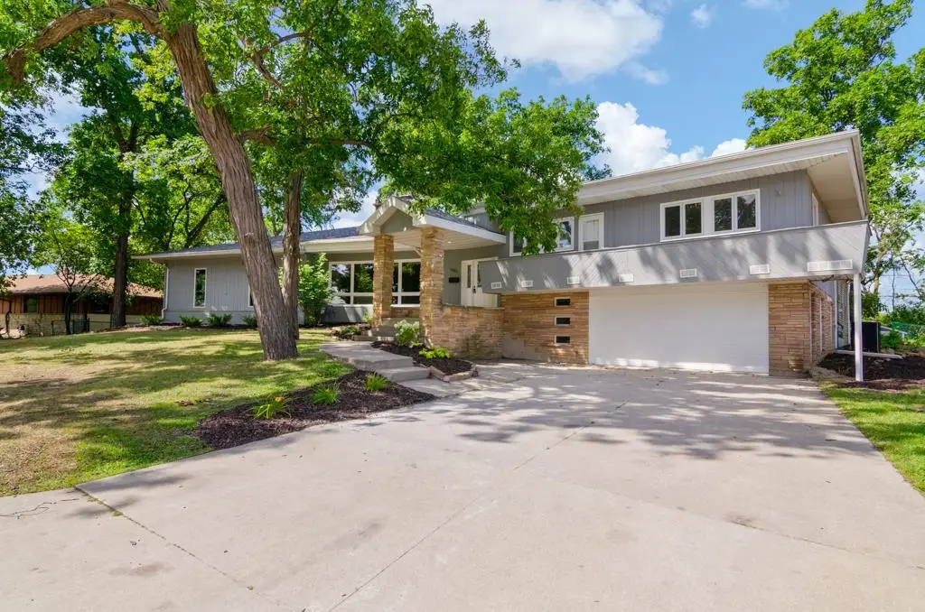 985 Bridgewood Drive, Neenah, WI 54956-3711 - #1