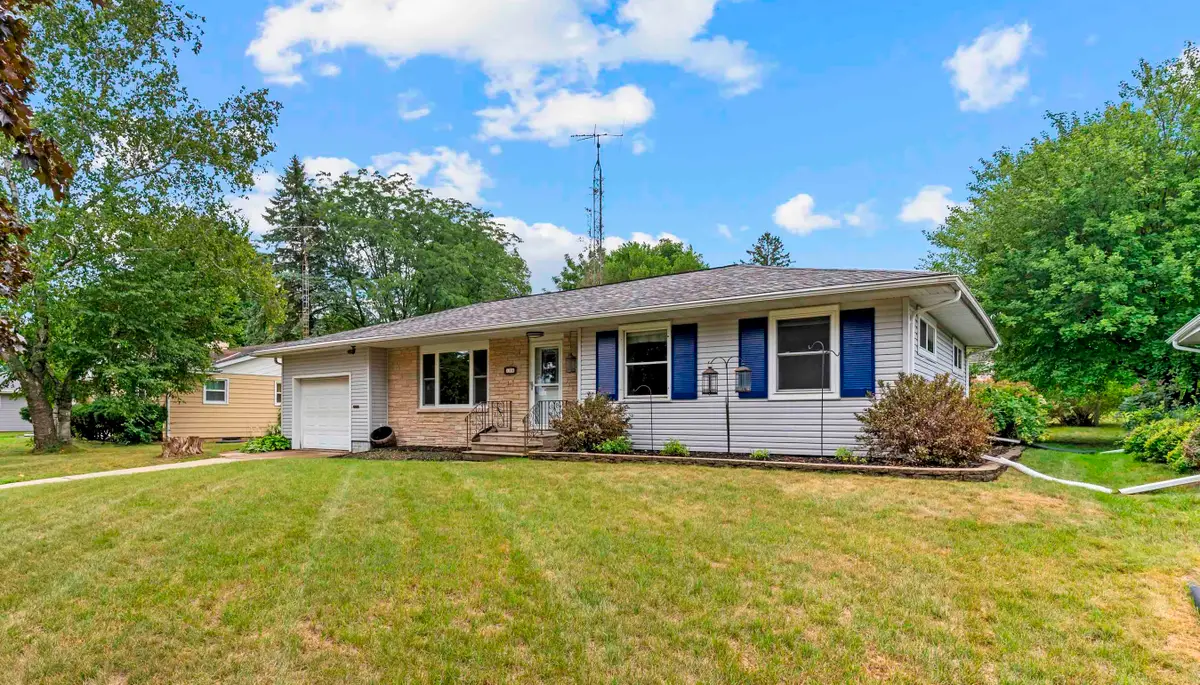 134 E Marquette Street, Berlin, WI 54923-1225 - #1