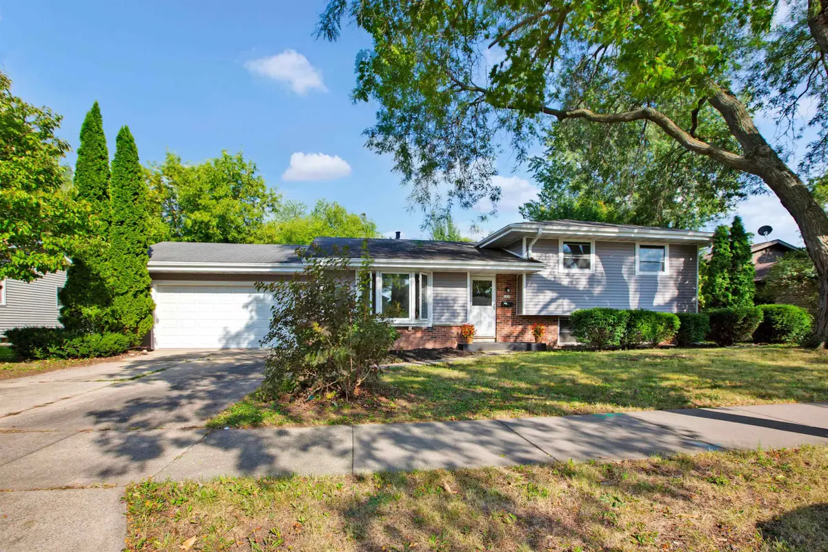 1030 Devonshire Drive, Oshkosh, WI 54902 - #1