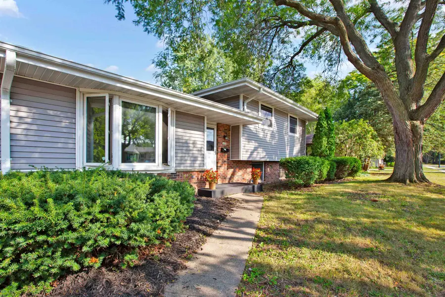 1030 Devonshire Drive, Oshkosh, WI 54902 - #2