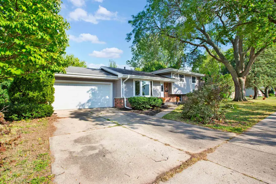 1030 Devonshire Drive, Oshkosh, WI 54902 - #3