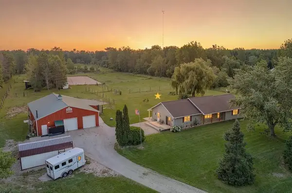 N4288 Green Valley Road, KRAKOW, WI 54137