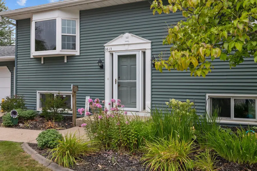 2613 S Jason Drive, Appleton, WI 54915-4438 - #2
