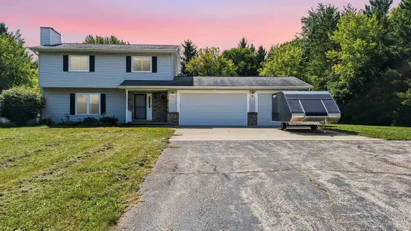 W9355 Country Cove Lane, HORTONVILLE, WI 54944