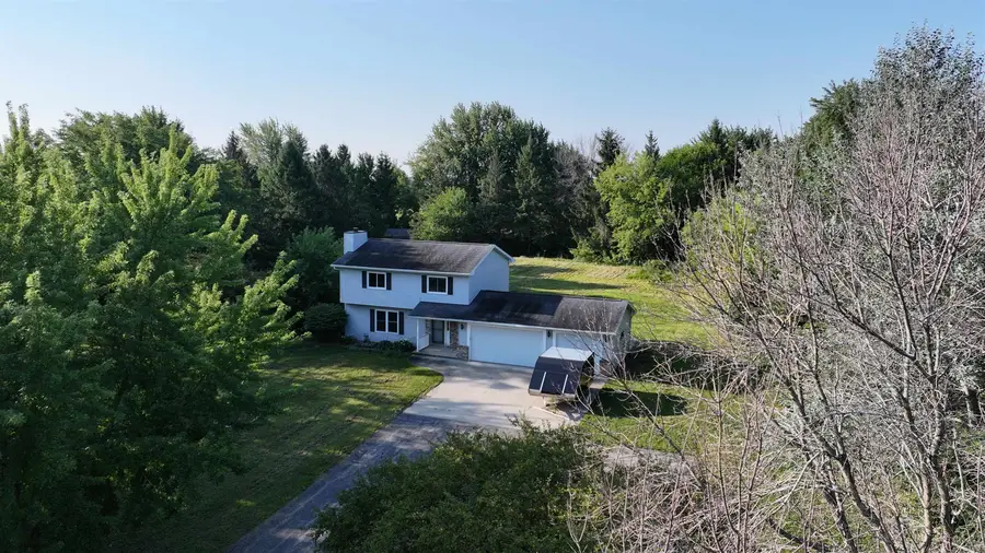 W9355 Country Cove Lane, Hortonville, WI 54944 - #2