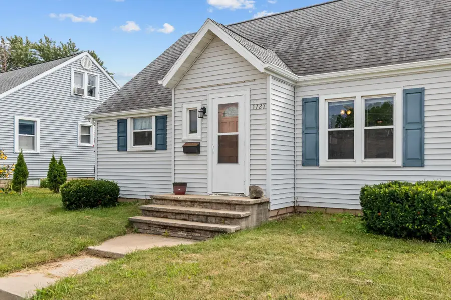 1727 W Wisconsin Avenue, Appleton, WI 54914-3255 - #2