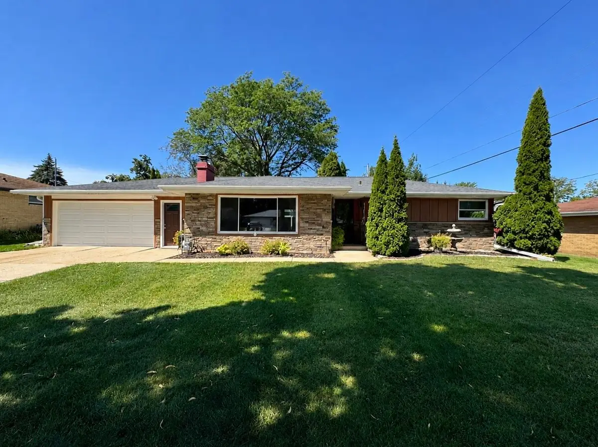 1700 Chateau Drive, Green Bay, WI 54301-9999 - #1
