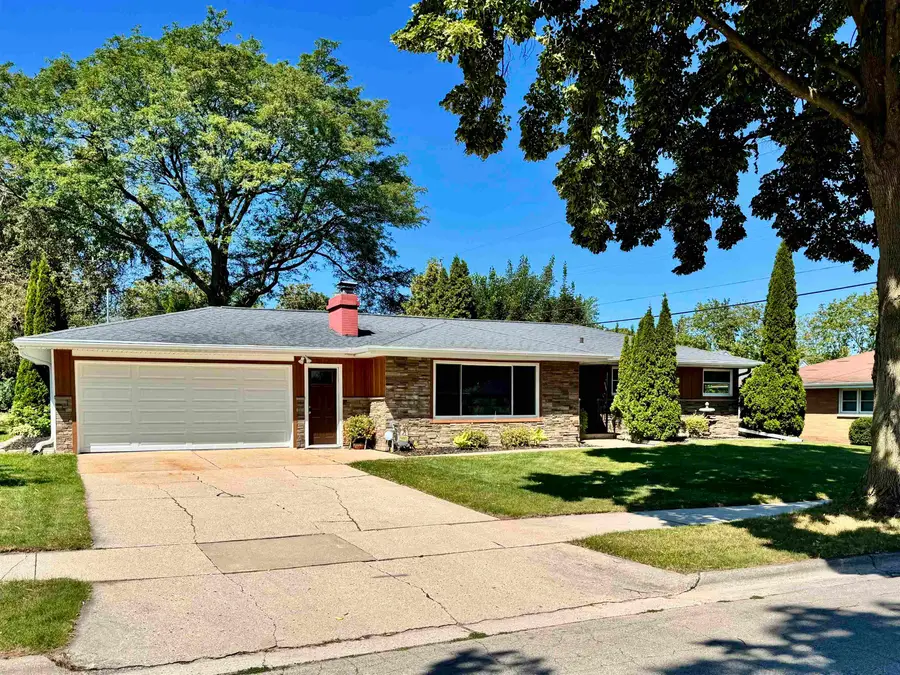 1700 Chateau Drive, Green Bay, WI 54301-9999 - #2
