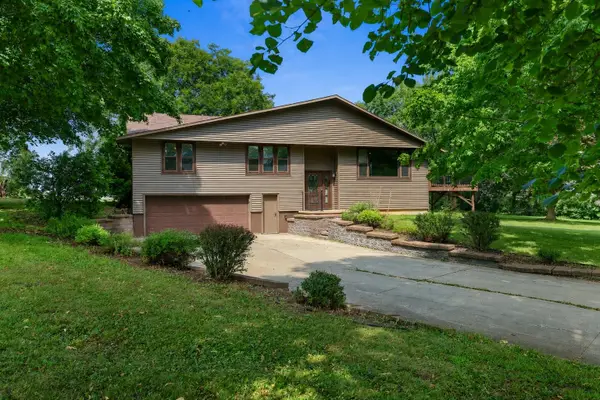 2842 Fairview Road, NEENAH, WI 54956