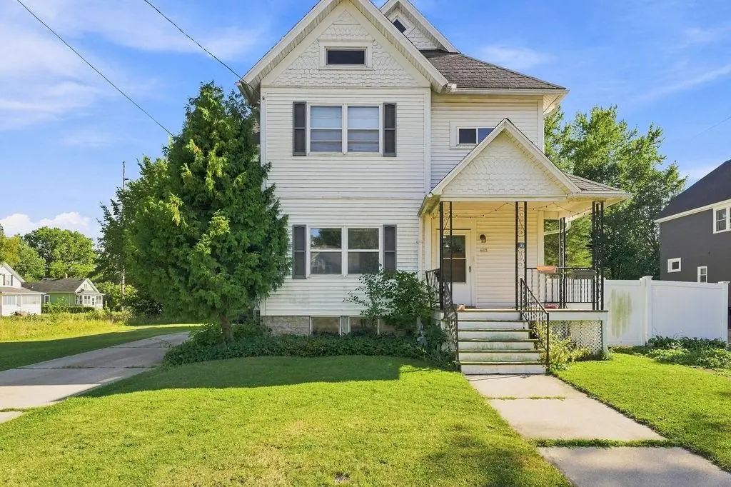 413 E Irving Avenue, Oshkosh, WI 54901 - #1