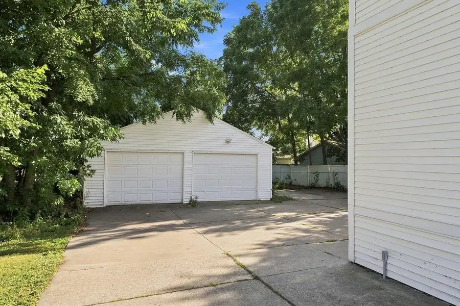 413 E Irving Avenue, Oshkosh, WI 54901 - #3