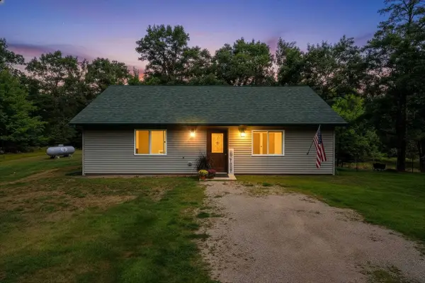 W10048 Terri Lane, CRIVITZ, WI 54114